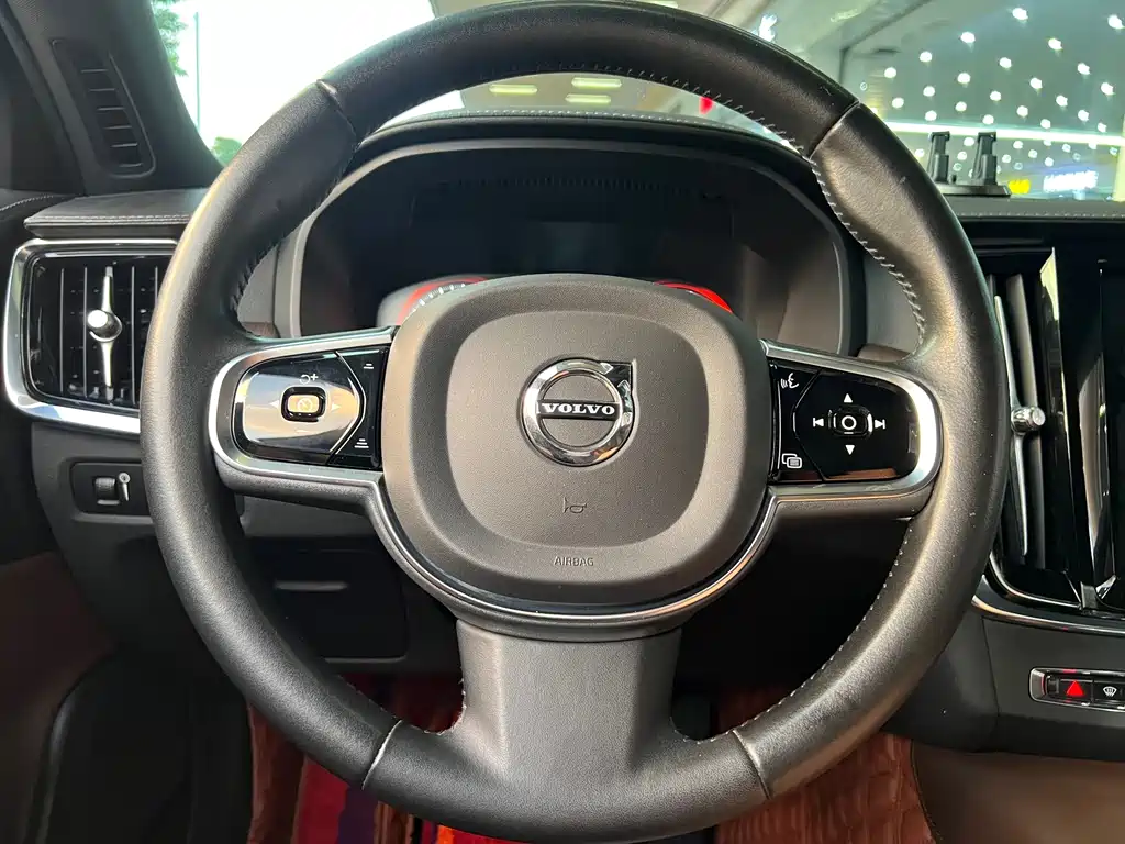 Volvo S90 — фото 4