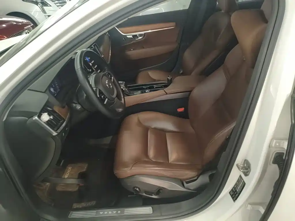 Volvo S90 — фото 14