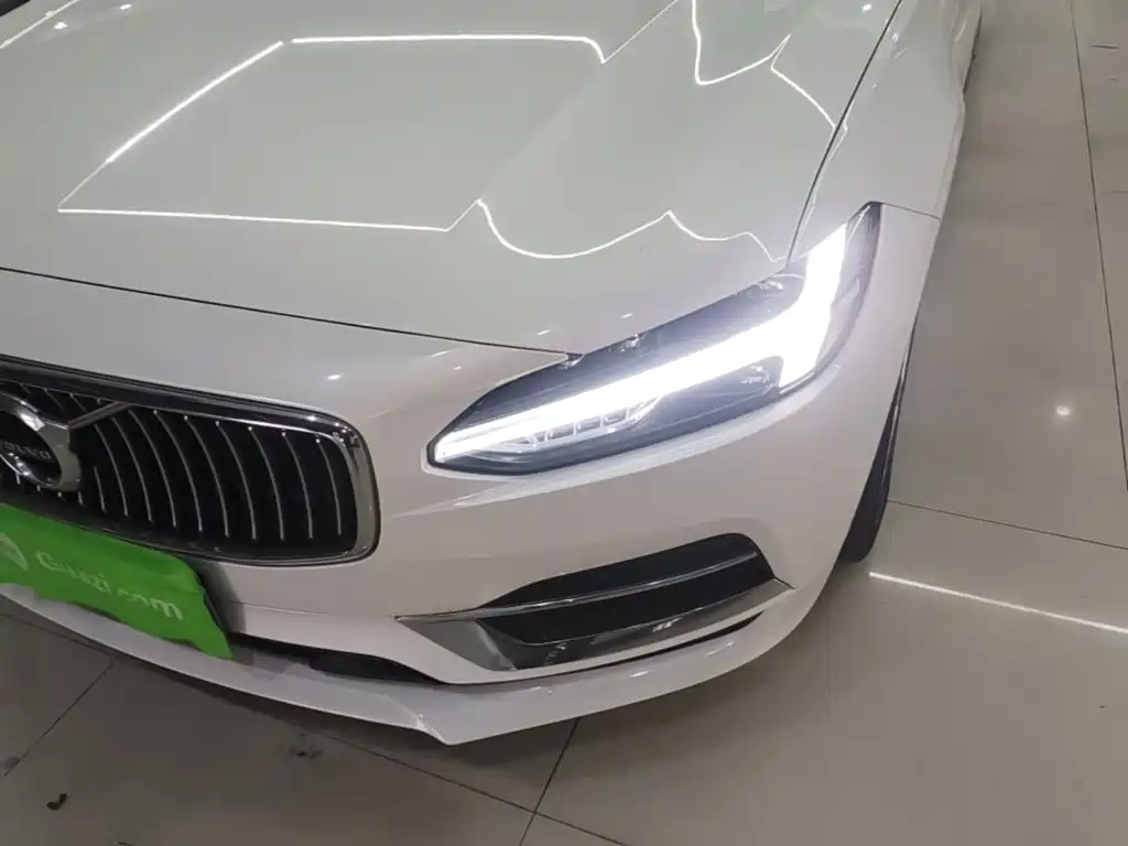 Volvo S90 — фото 23