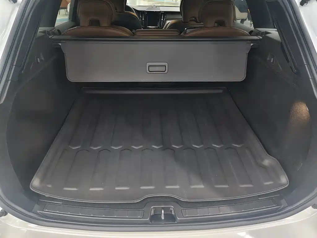 Volvo XC60 — фото 13