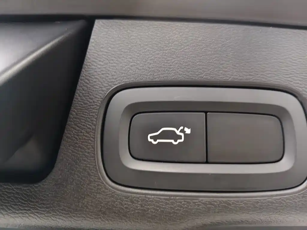 Volvo XC60 — фото 14
