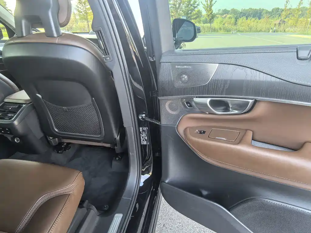 Volvo XC90 — фото 17