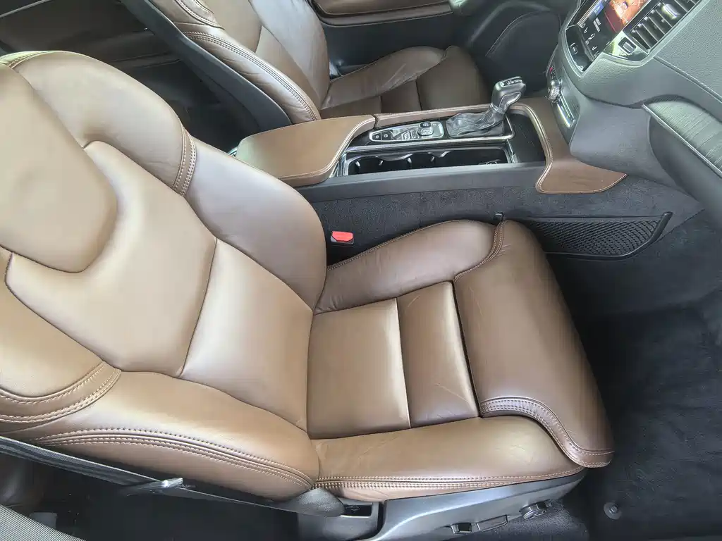Volvo XC90 — фото 18