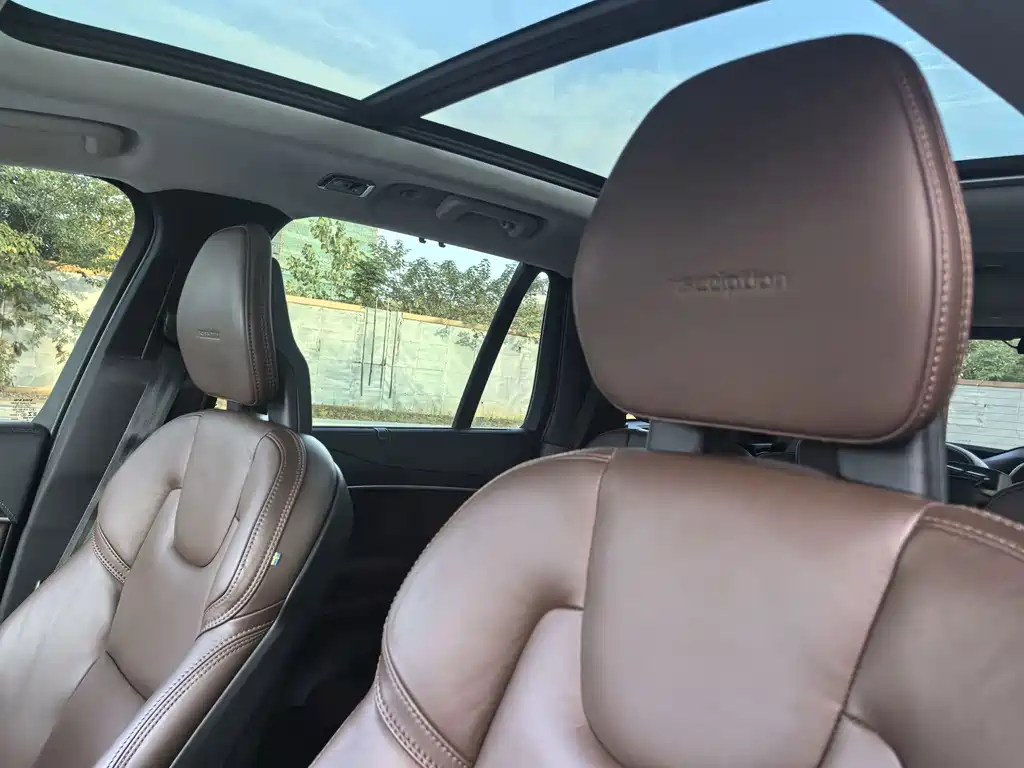 Volvo XC90 — фото 10