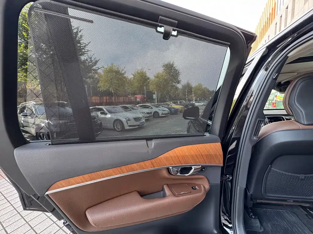 Volvo XC90 — фото 13