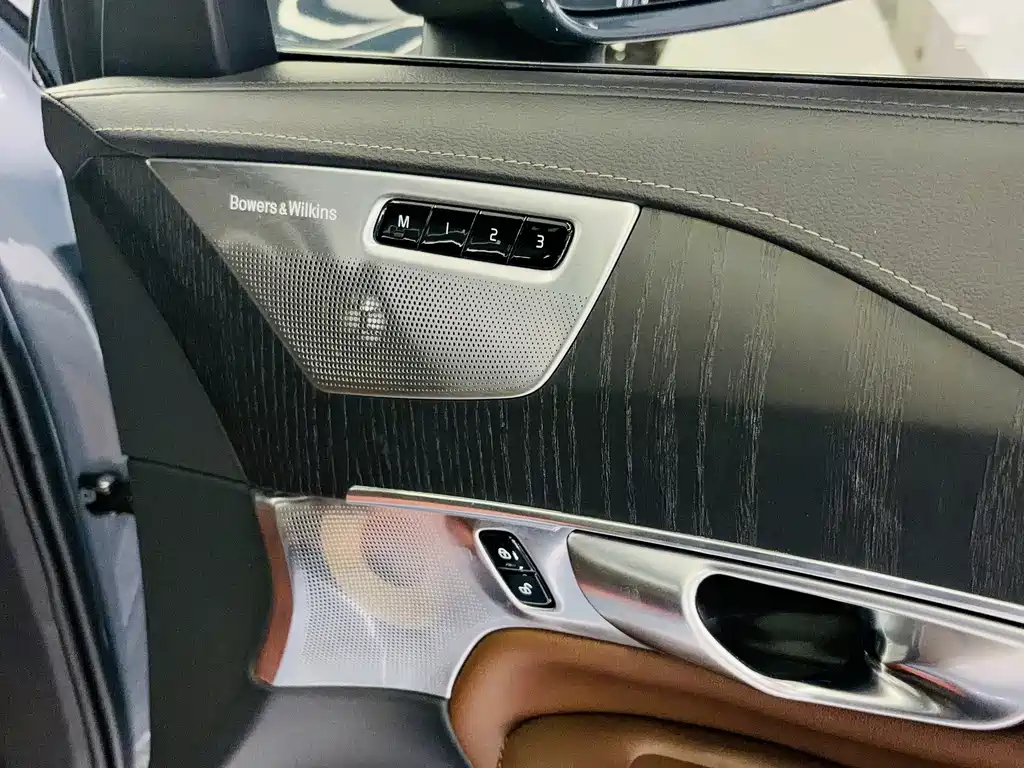 Volvo XC90 — фото 18