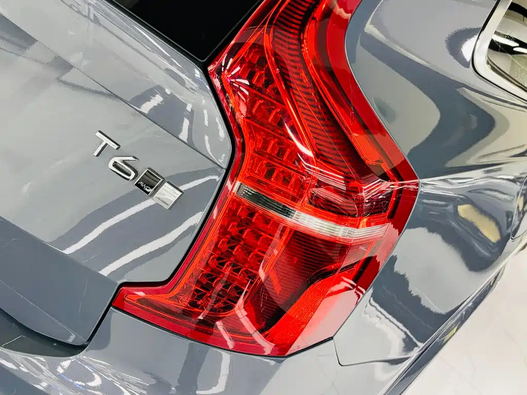 Volvo XC90 — фото 20
