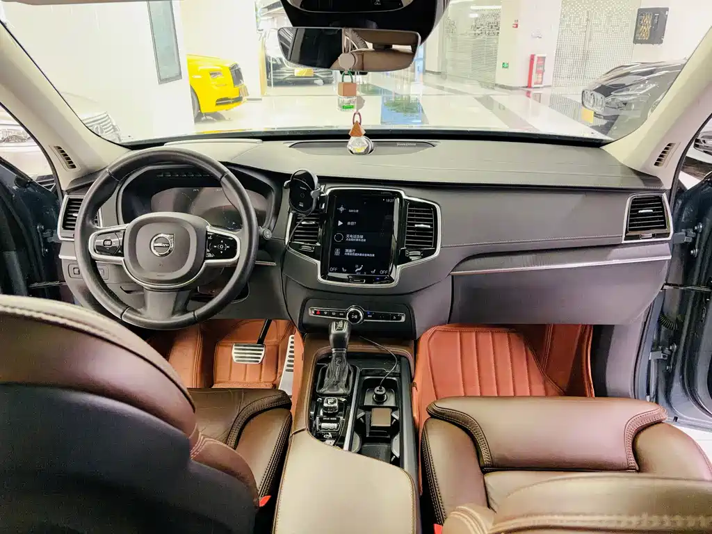 Volvo XC90 — фото 9