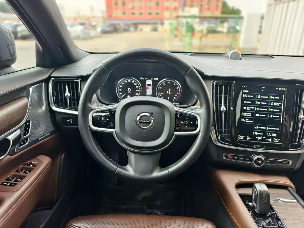 Volvo V90 — фото 19