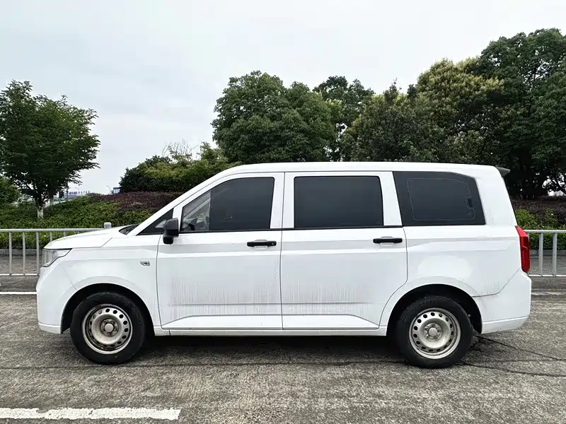 Wuling Hongguang PLUS — фото 3