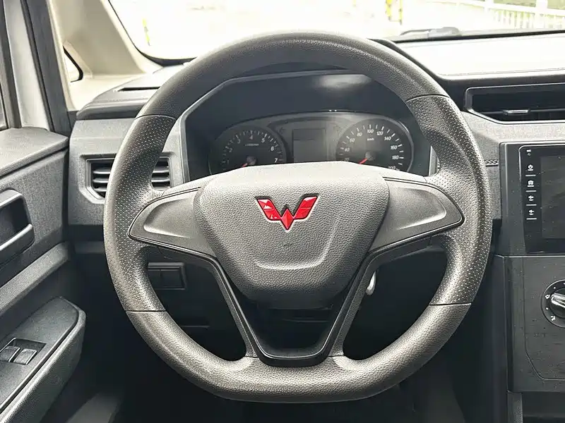 Wuling Hongguang PLUS — фото 10