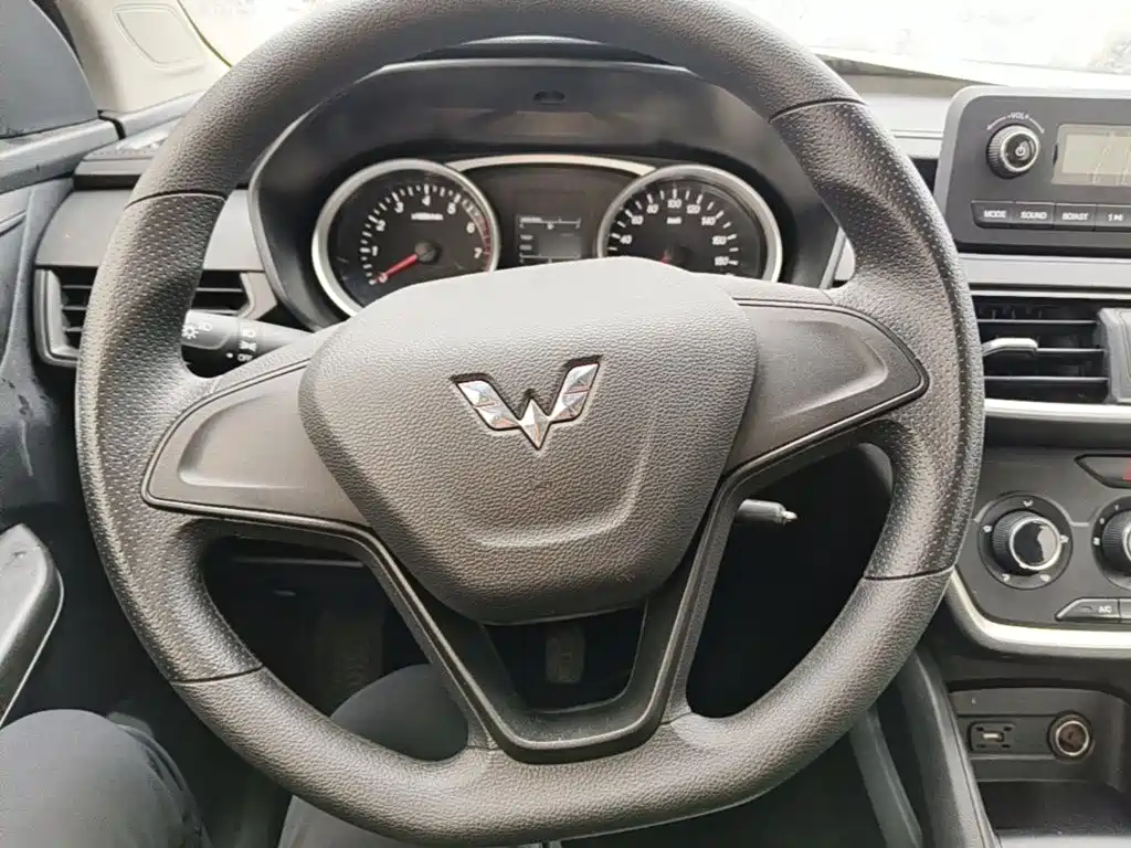 Wuling Hongguang S3 — фото 10