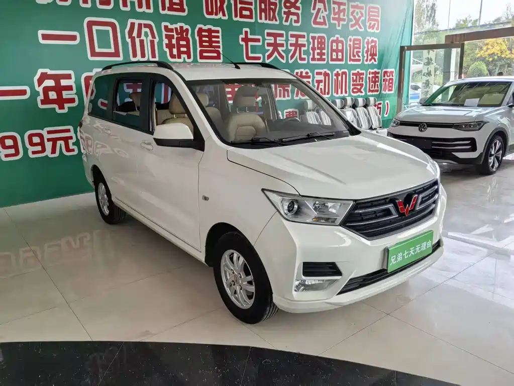 Wuling Hongguang — фото 3