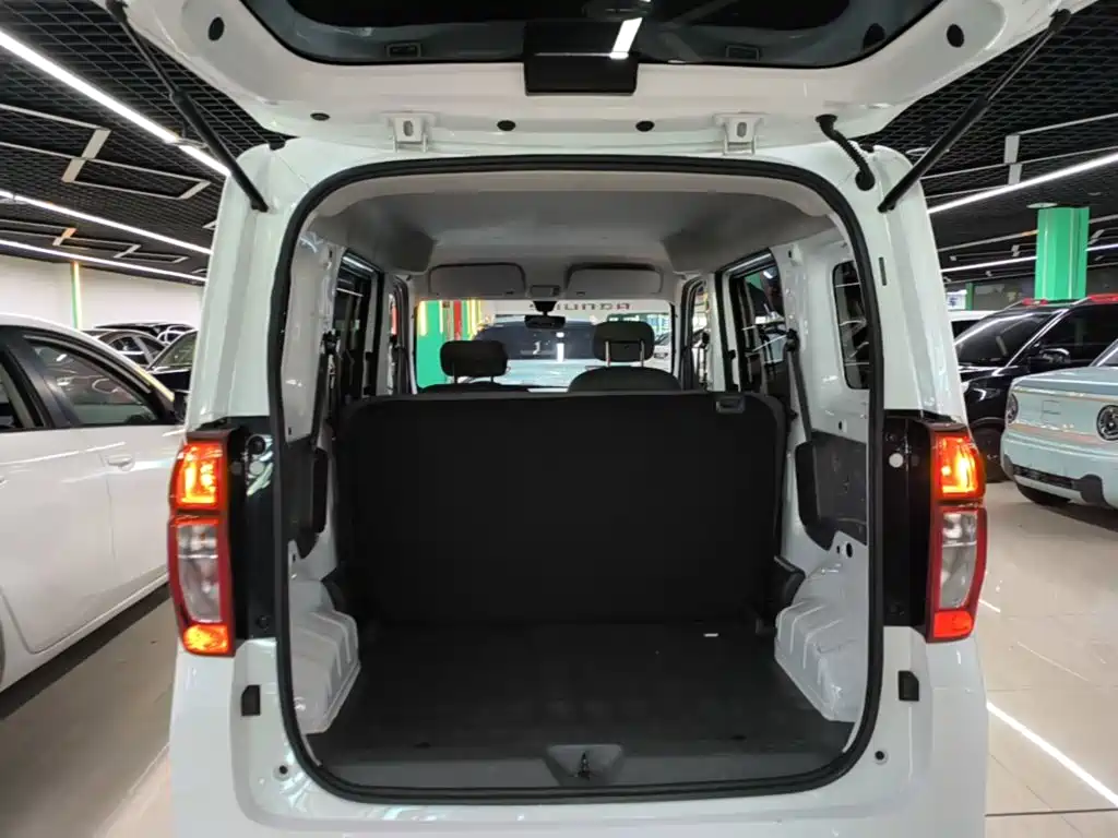 Wuling Zhiguang EV — фото 14