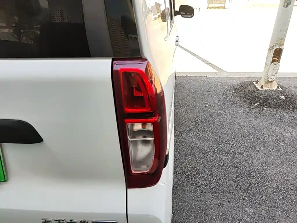 Wuling Zhiguang EV — фото 23