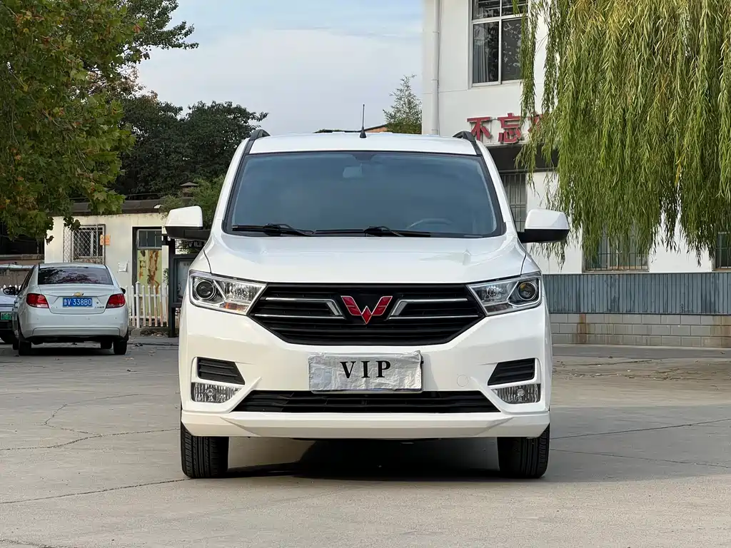 Wuling Hongguang — фото 2