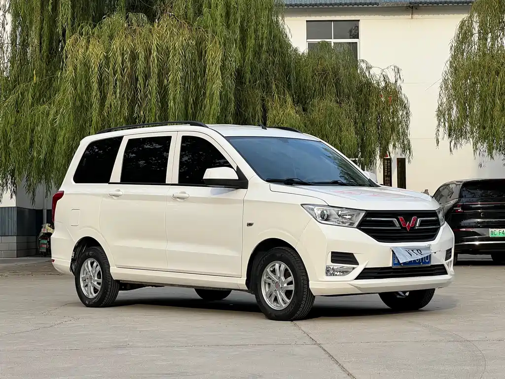 Wuling Hongguang — фото 3