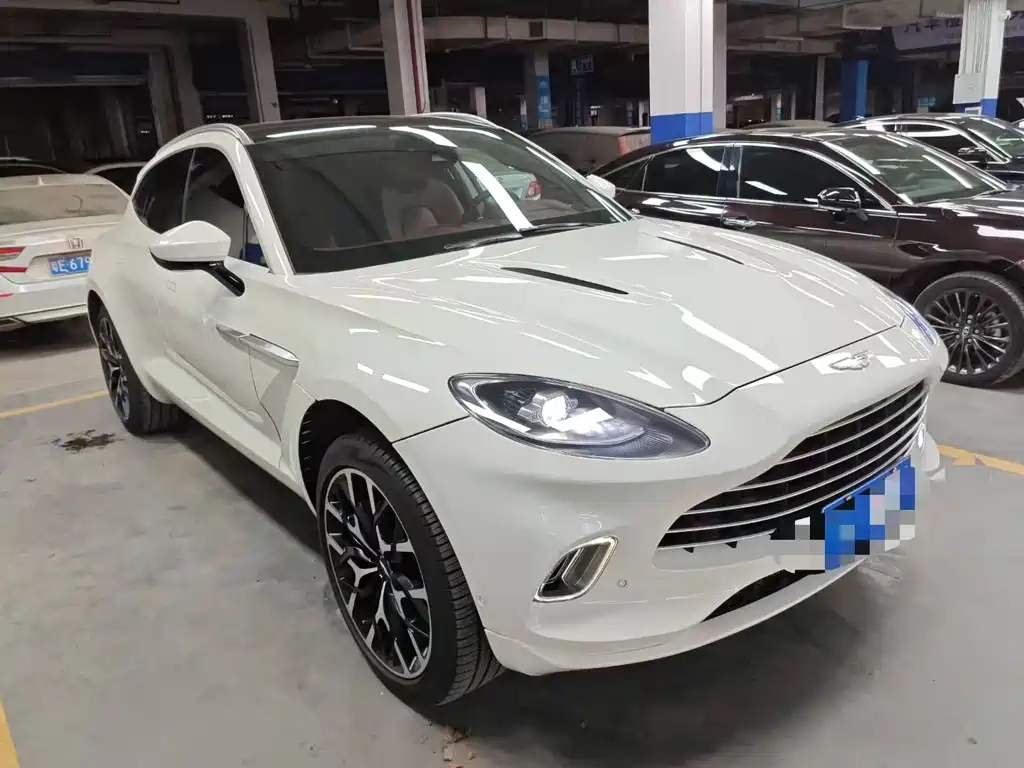 Aston Martin DBX — фото 2