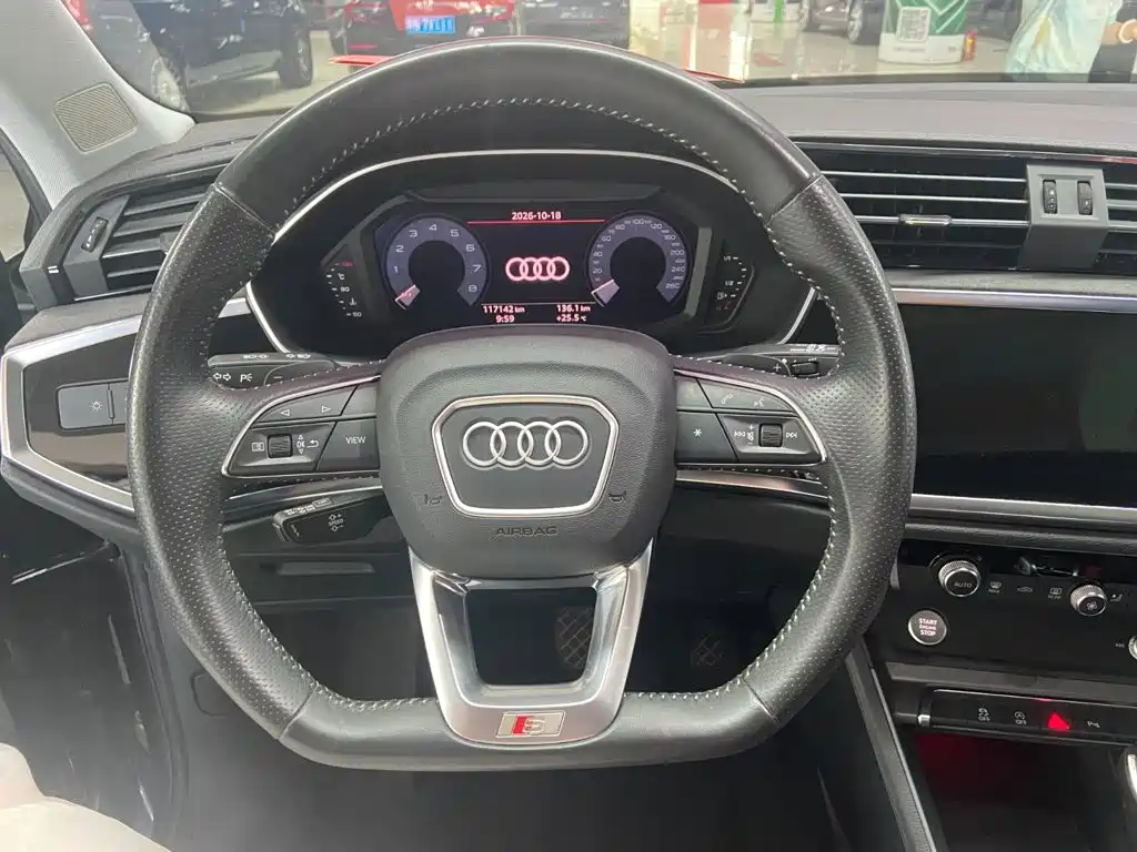 Audi Q3 Sportback — фото 9