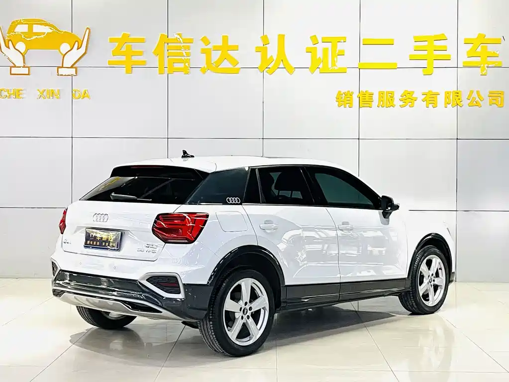 Audi Q2L — фото 4