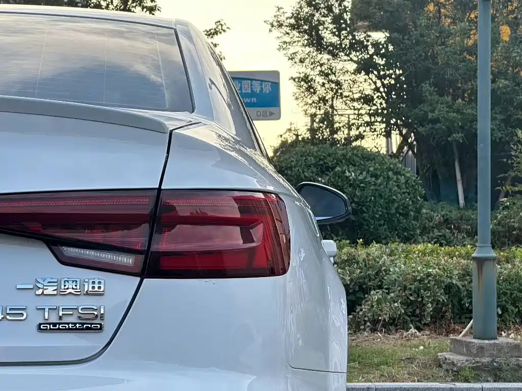 Audi A4L — фото 5