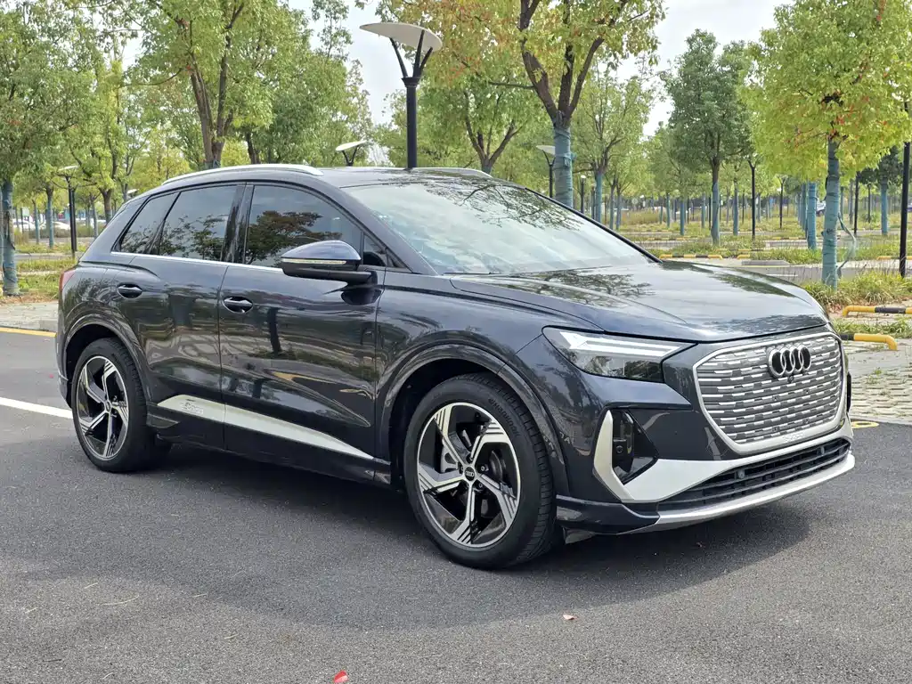 Audi Q4 e-tron — фото 3