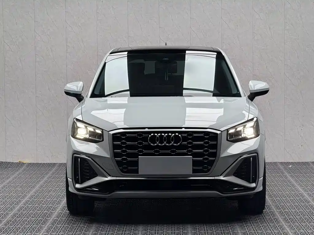 Audi Q2L — фото 2