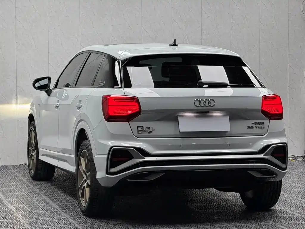 Audi Q2L — фото 7