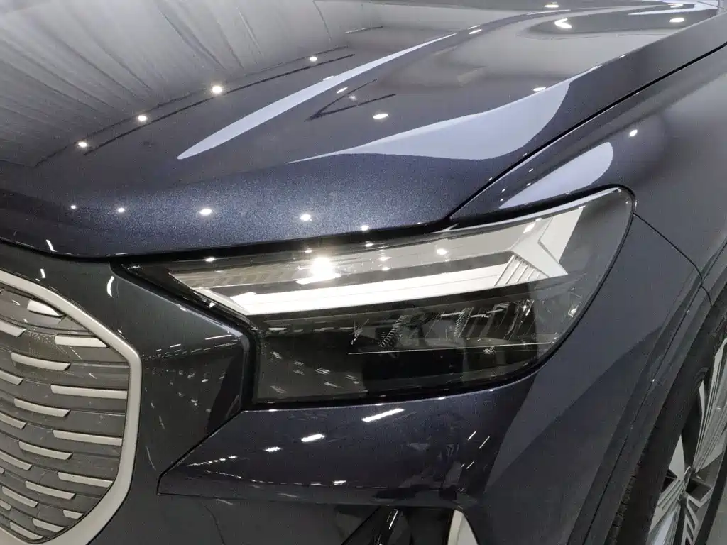 Audi Q4 e-tron — фото 17