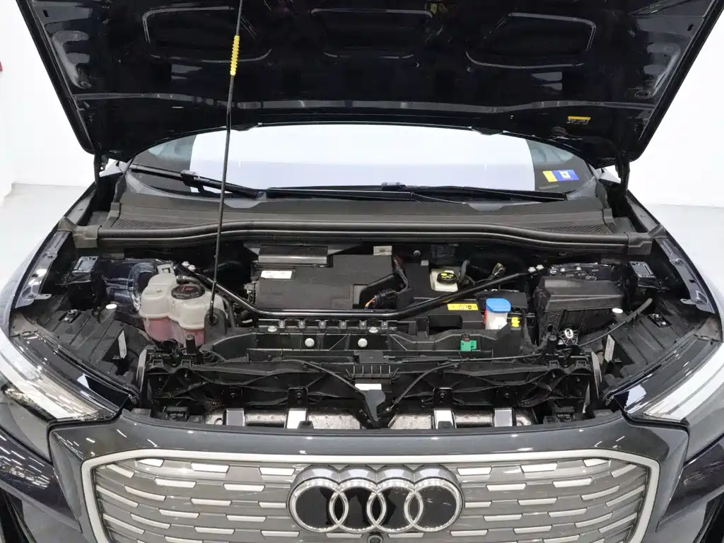 Audi Q4 e-tron — фото 19