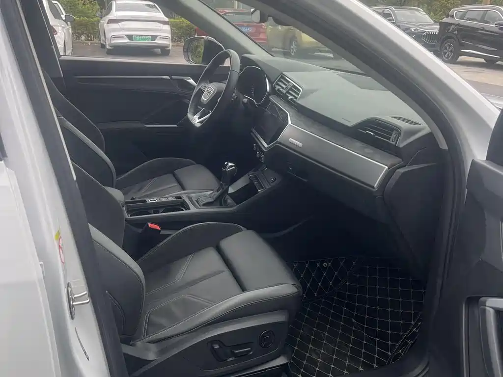 Audi Q3 Sportback — фото 11