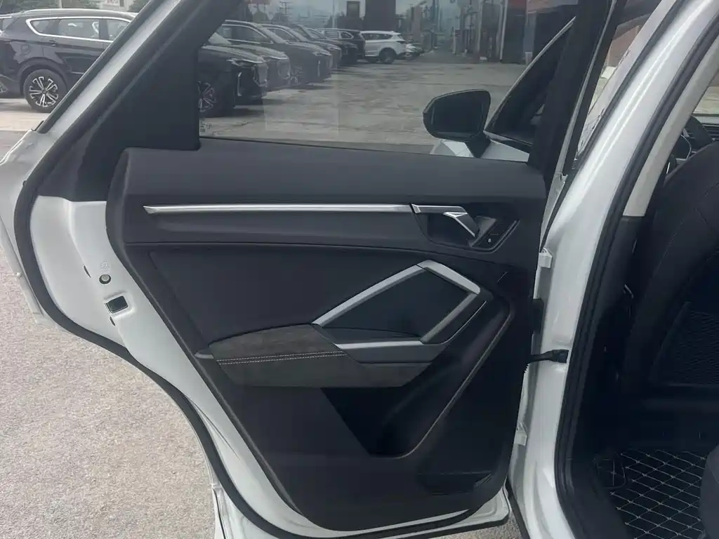 Audi Q3 Sportback — фото 20