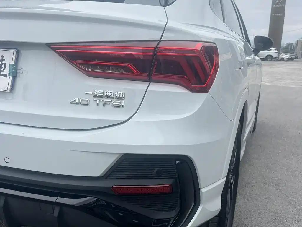 Audi Q3 Sportback — фото 21