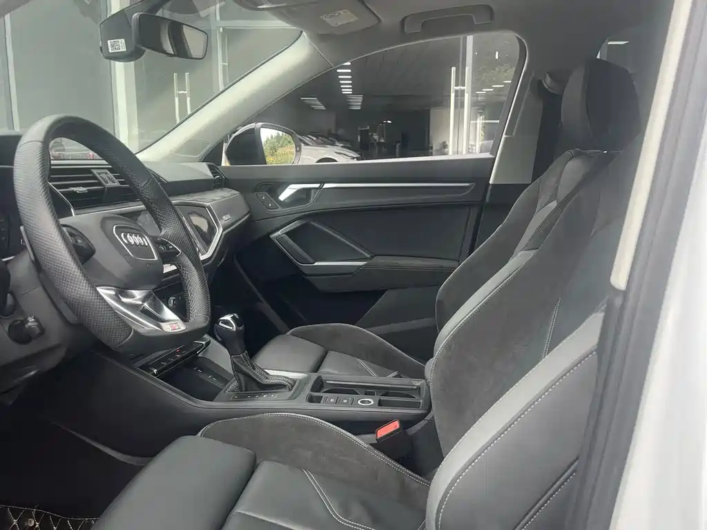 Audi Q3 Sportback — фото 24