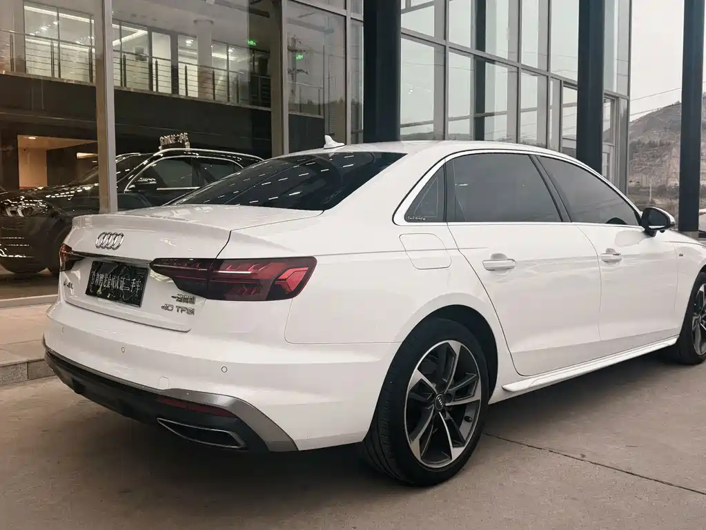 Audi A4L — фото 8