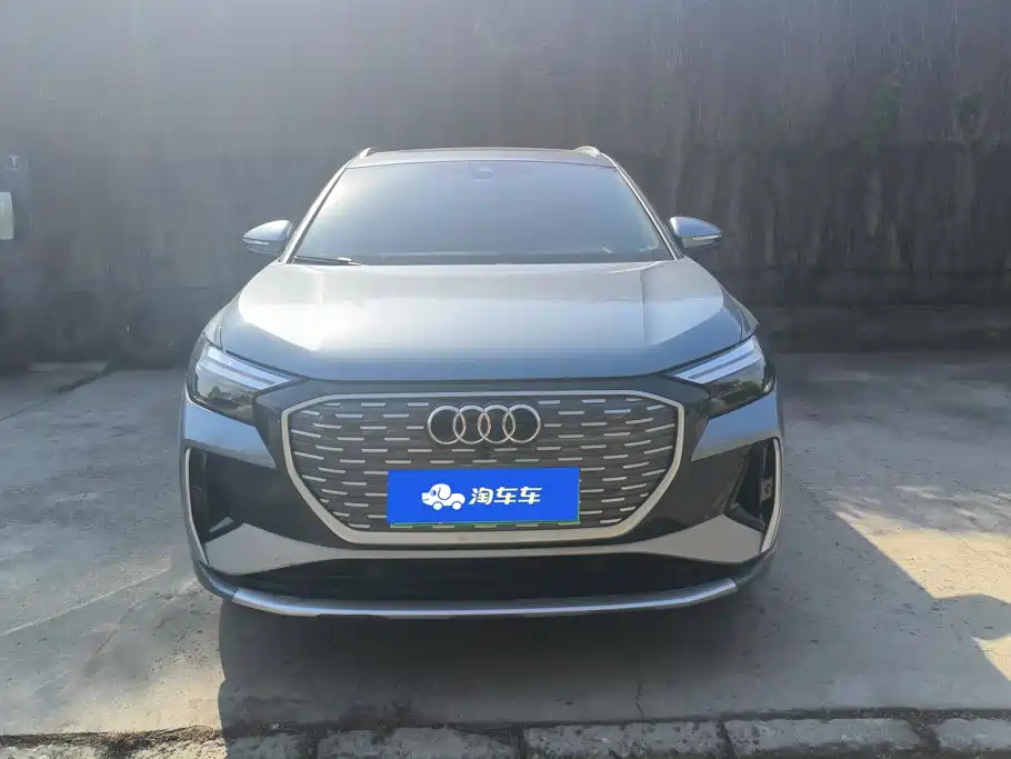 Audi Q4 e-tron — фото 2