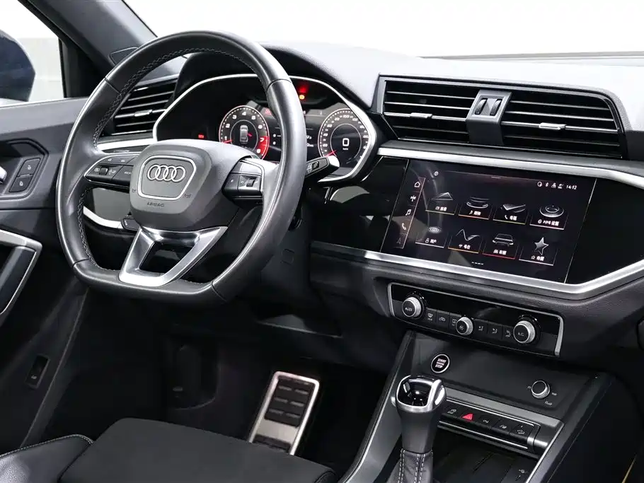 Audi Q3 — фото 10
