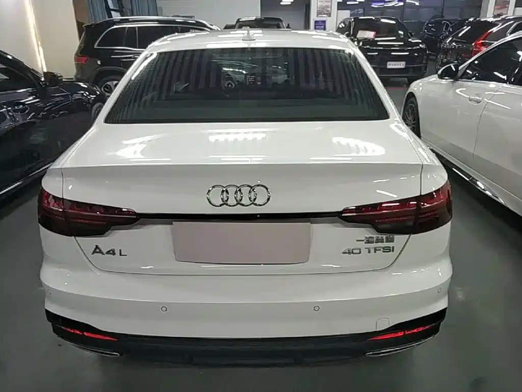 Audi A4L — фото 5