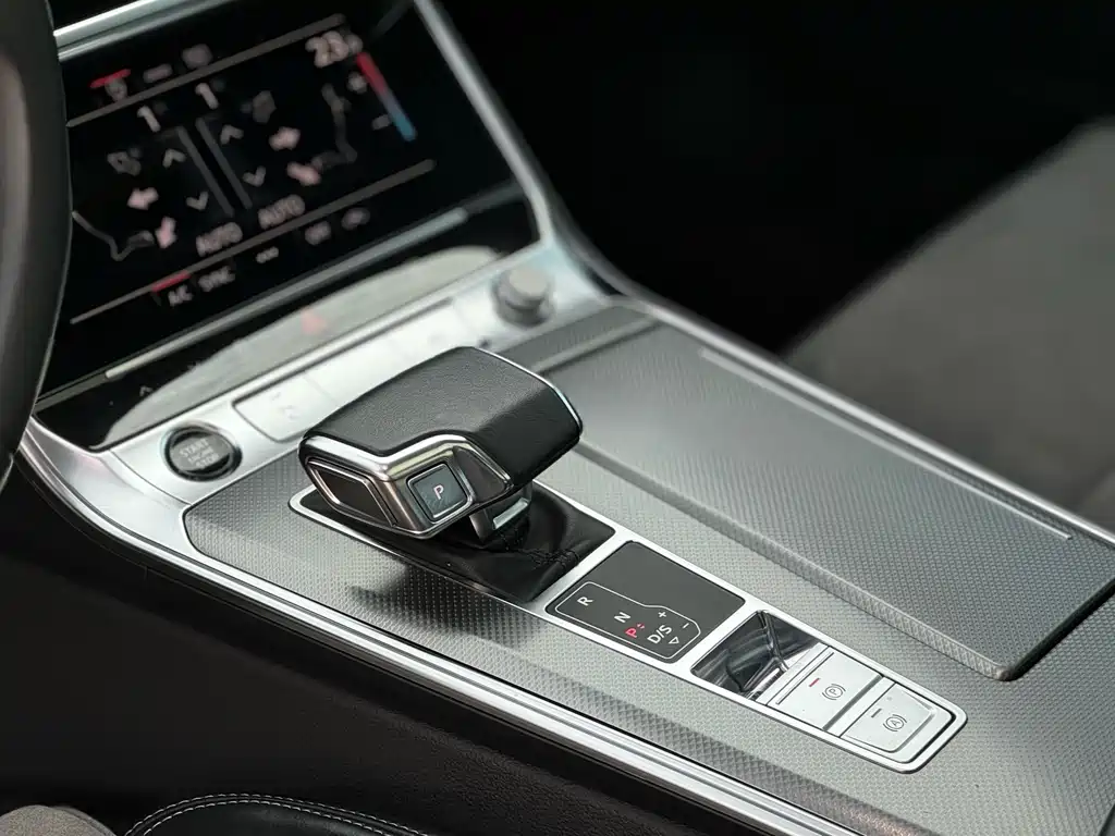 Audi A6L — фото 10
