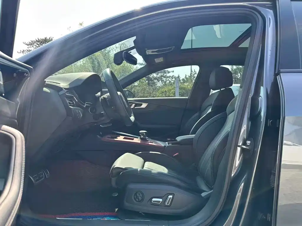 Audi A4L — фото 7