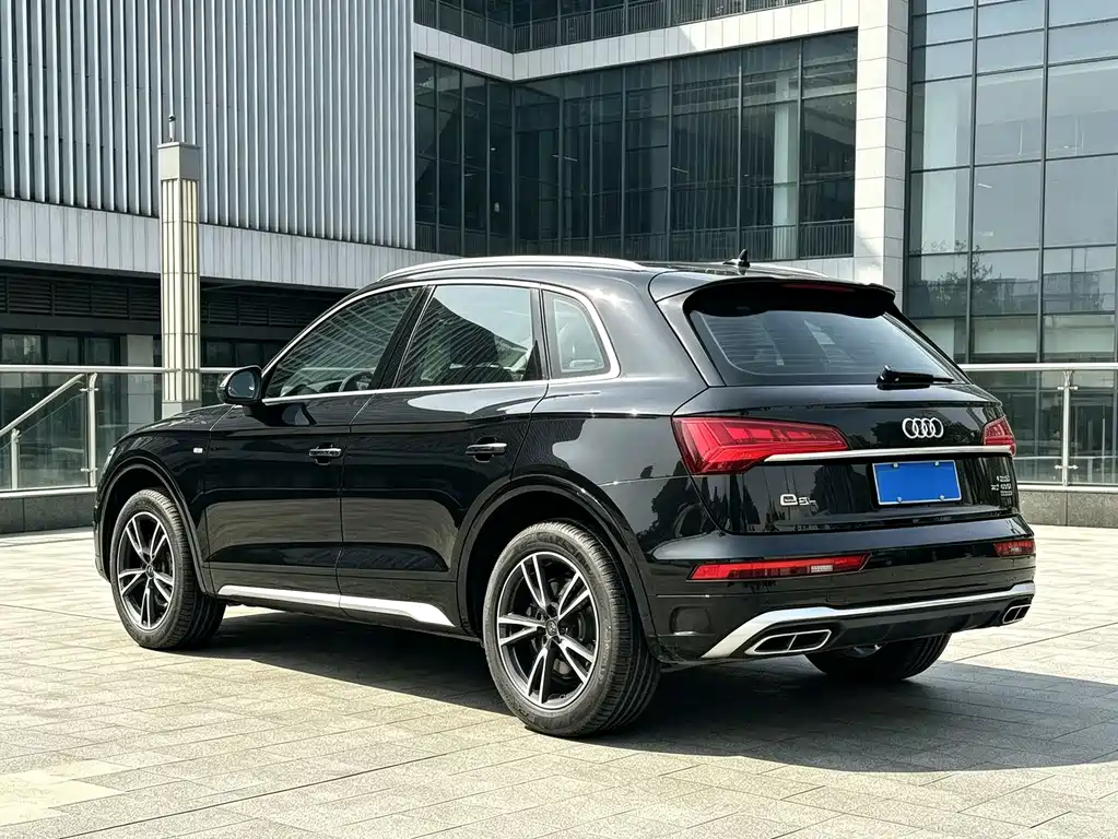 Audi Q5L — фото 11