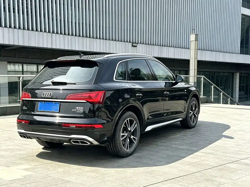 Audi Q5L — фото 9