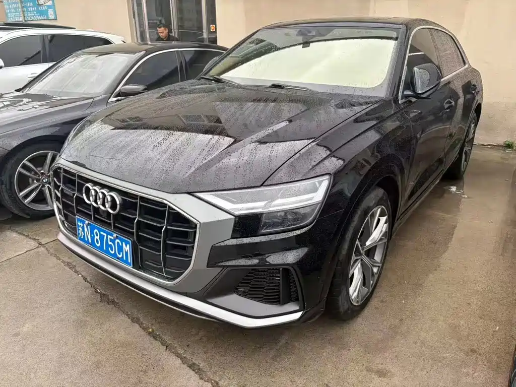 Audi Q8 — фото 1