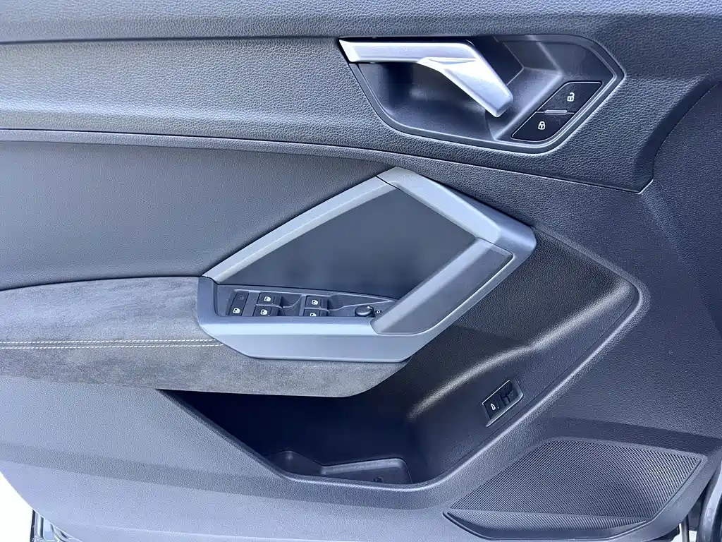 Audi Q3 Sportback — фото 8