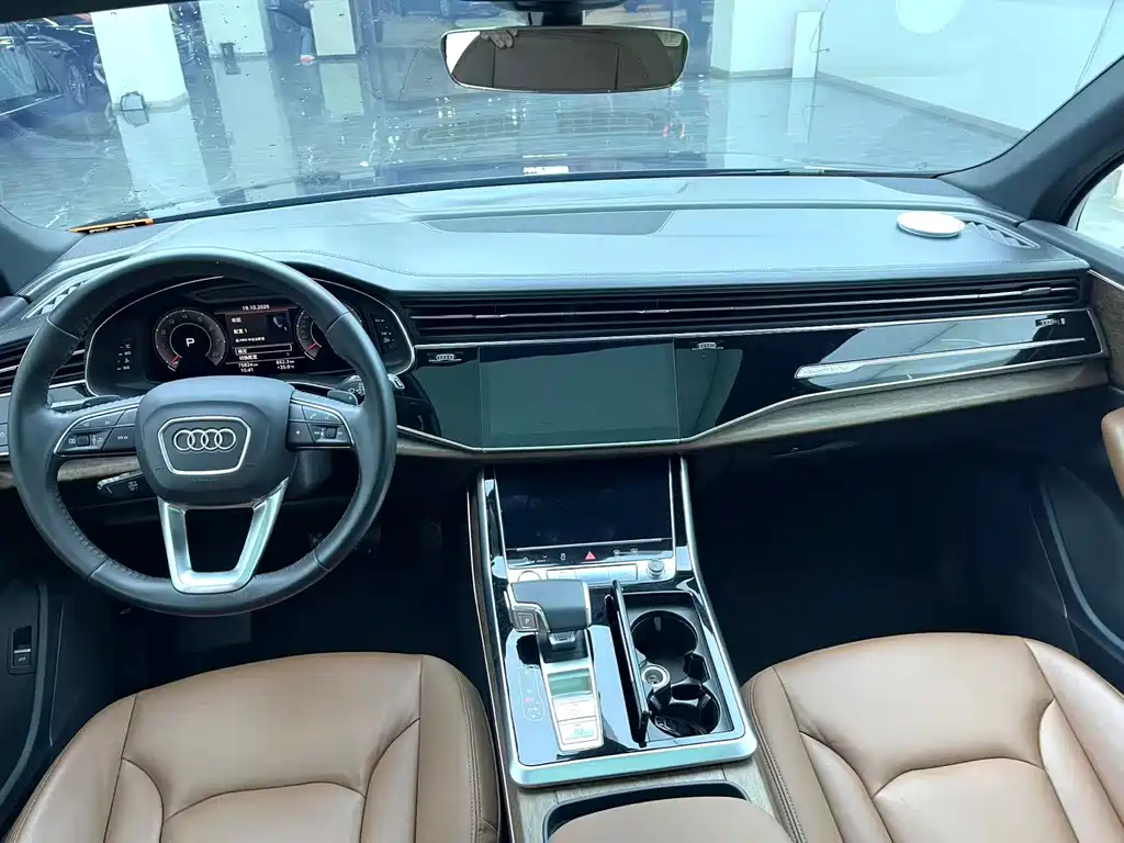 Audi Q7 — фото 8