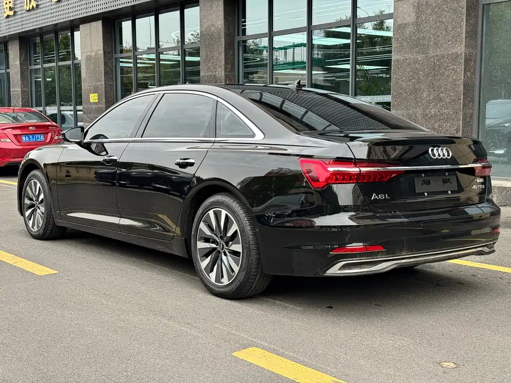 Audi A6L — фото 6