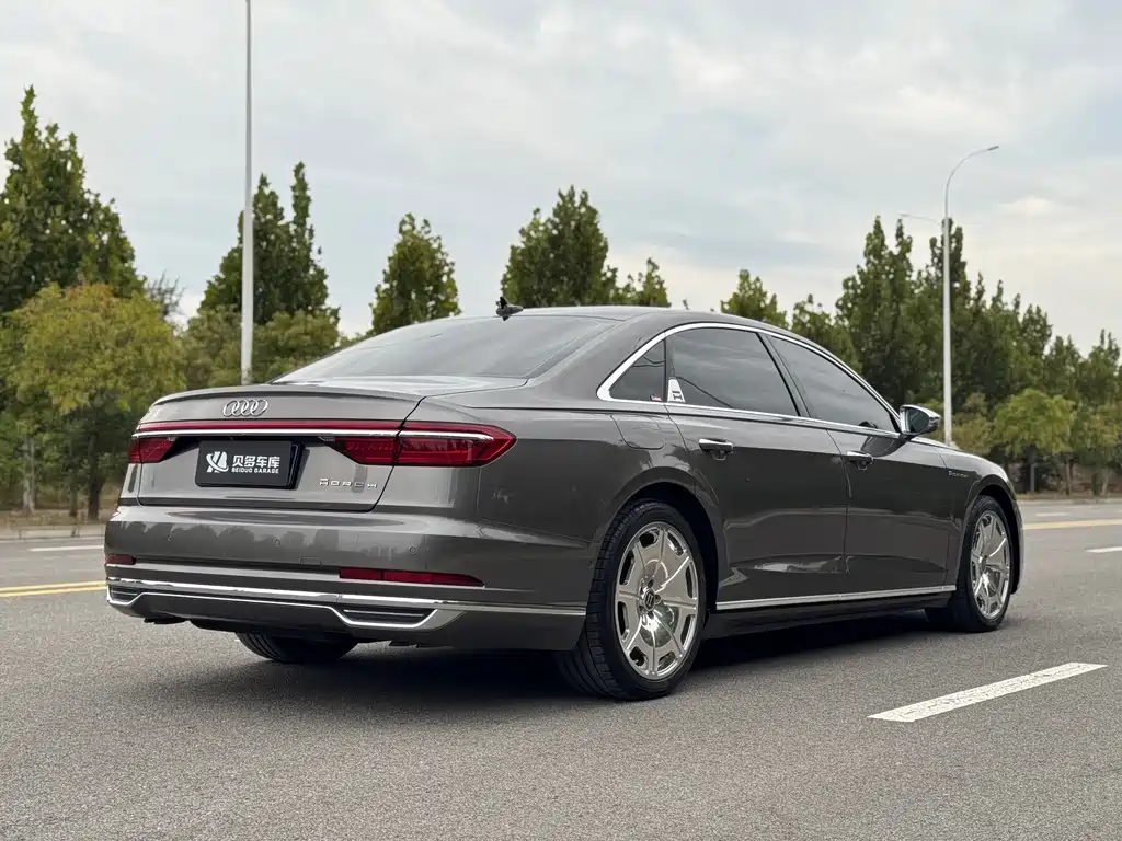 Audi A8 — фото 4