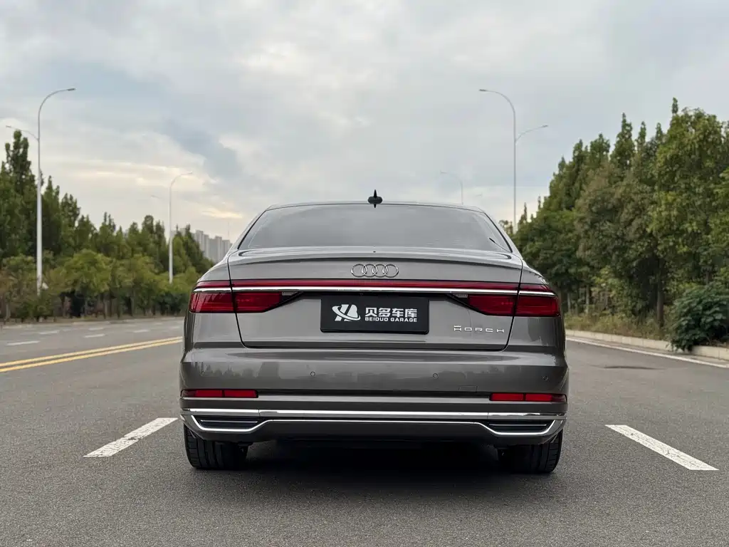 Audi A8 — фото 5