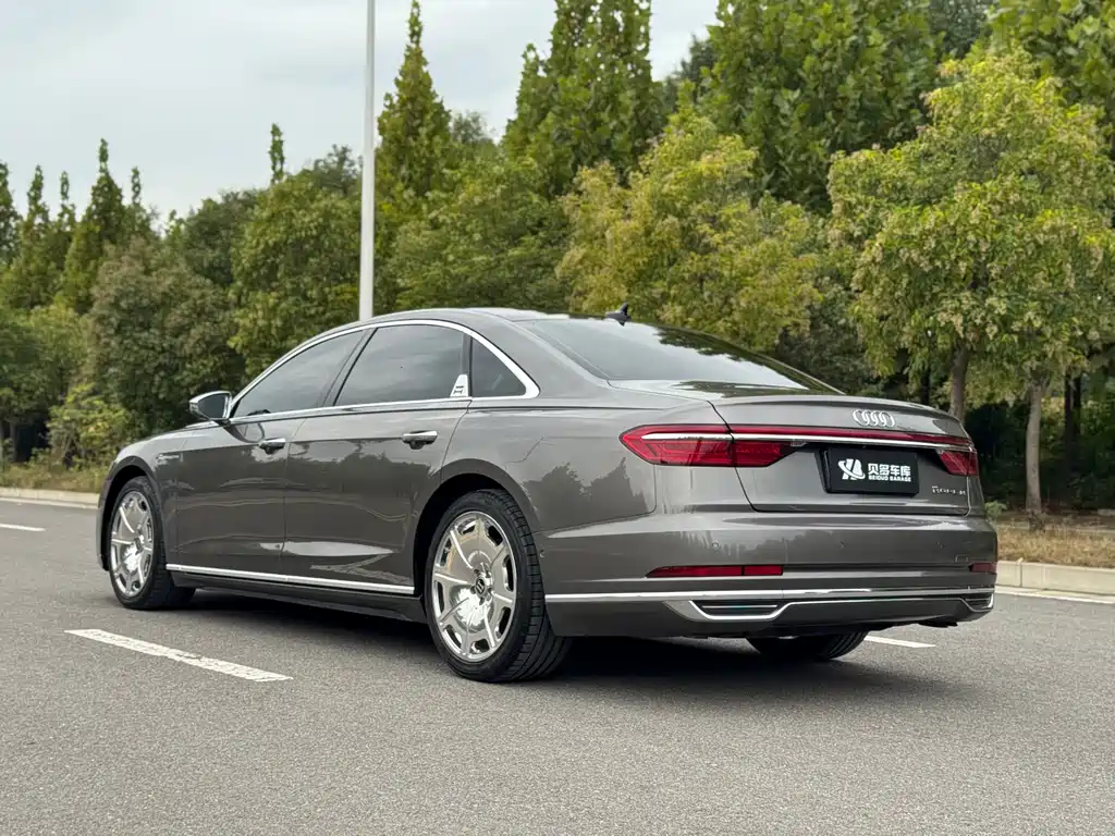 Audi A8 — фото 6