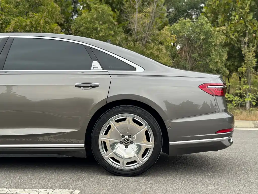 Audi A8 — фото 9